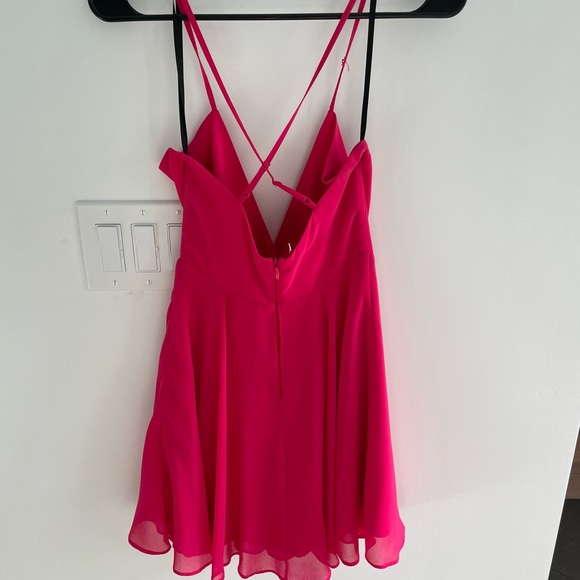 BEBE Flowy fuchsia summer dress - Picture 2 of 4